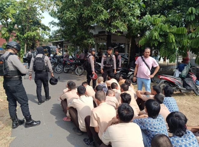 
					Polisi Amankan Puluhan Pelajar Pesta Miras dan Diduga Hendak Tawuran di Pati