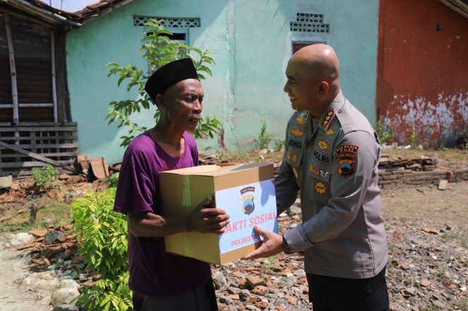 
					Jumat Berbagi, Kapolresta Pati Pimpin Bakti Sosial Serentak di Jajaran Polsek