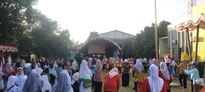 
					Kemeriahan Senam Sehat di halaman kantor Kecamatan Margoyoso,Selasa (13/8/2024-LemonsNews.com)