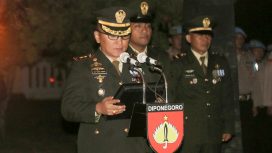 Komandan Kodim 0718/Pati Letkol Inf Jon Young Saragi, S.Sos bertindak sebagai Inspektur Upacara Apel Kehormatan dan Renungan Suci (AKRS) Peringatan Hari Ulang Tahun Ke-79 Kemerdekaan Republik Indonesia yang digelar di Taman Makam Pahlawan Giri Dharma Kabupaten Pati,Jum'at (16/82024)