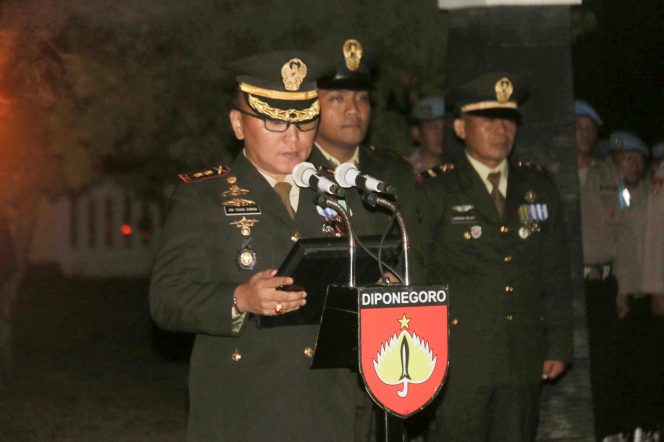 
					Komandan Kodim 0718/Pati Letkol Inf Jon Young Saragi, S.Sos bertindak sebagai Inspektur Upacara Apel Kehormatan dan Renungan Suci (AKRS) Peringatan Hari Ulang Tahun Ke-79 Kemerdekaan Republik Indonesia yang digelar di Taman Makam Pahlawan Giri Dharma Kabupaten Pati,Jum'at (16/82024)