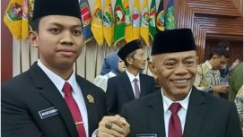 Anggota DPRD Jateng 2024-2029 termuda, Muhammad Rizqi Iskandar Muda (kiri) bersama ayahanda, Iskandar Zulkarnain usai dilantik jadi Anggota DPRD Jateng.(LemonsNews.com)