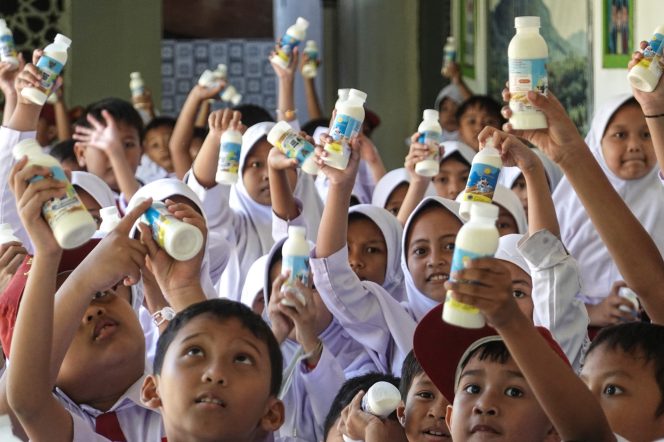 
					Ahli Gizi Jelaskan Soal “Susu Ikan” Gratis Program Prabowo-Gibran